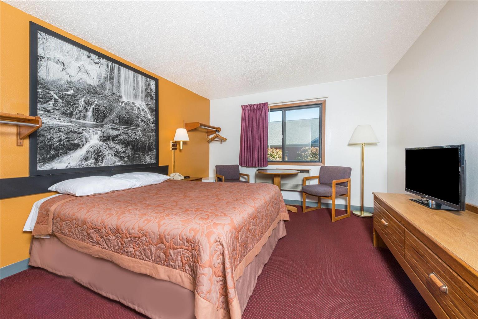 Super 8 by Wyndham Front Royal Near Shenandoah National Park - photo 6