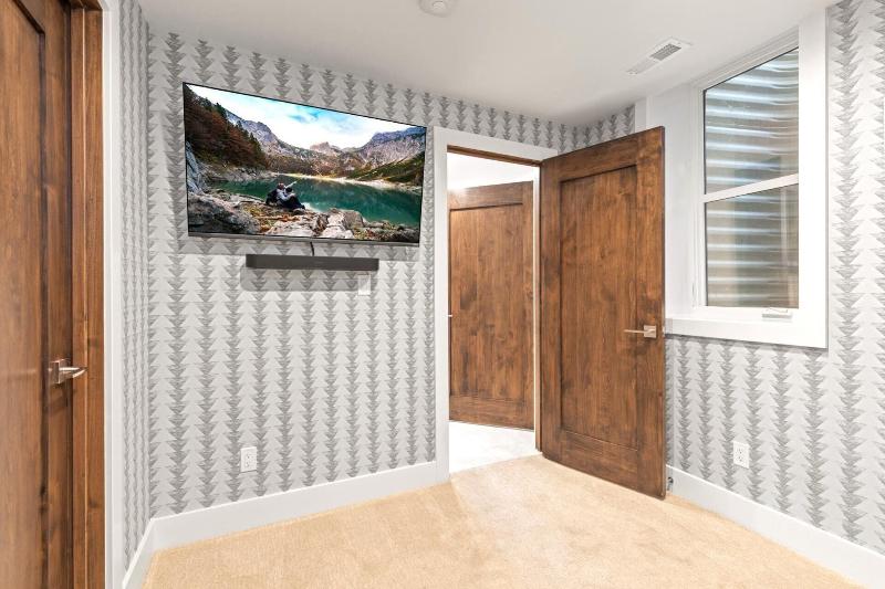 KBM Resorts 4BR with two main suites walk to Town Lift and Park City Mountain Resort PEA 1009 - photo 17