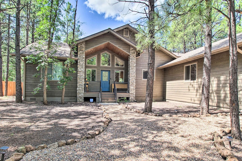Fire Pits Spacious Yard: Wooded Pinetop Escape — hotel in Pinetop-Lakeside
