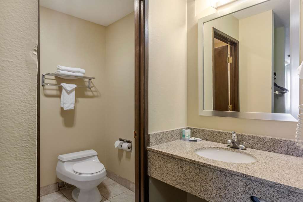 Quality Inn Ontario - photo 18