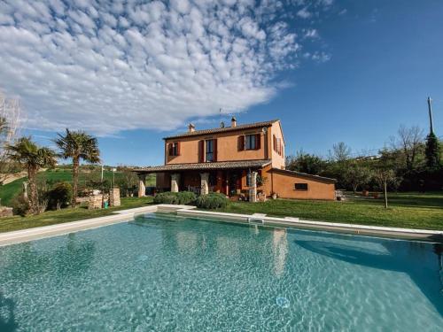 Casale Il Girasole — hotel in San Costanzo