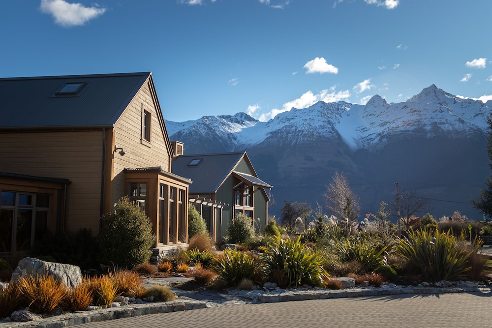 Headwaters Glenorchy Eco Lodge — 5-Star Luxury Hotel in Queenstown, New Zealand