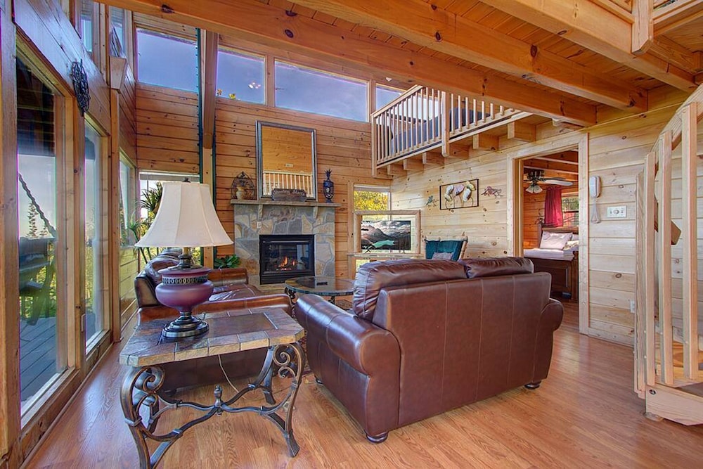 Picturesque 2 2 Close to Parkway - photo 4