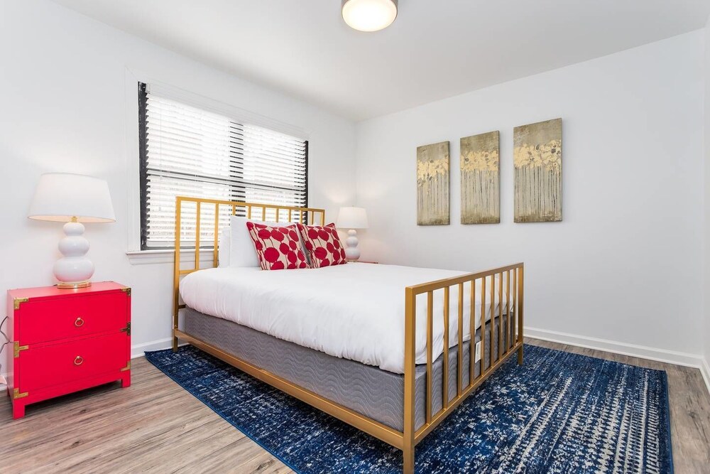 8 Bedrooms Comprised of 4 2BR Suites by Domio - photo 14