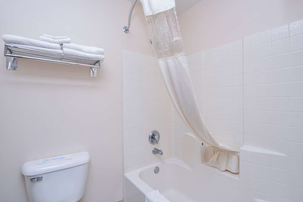 Travelodge Suites by Wyndham Newberg - photo 38