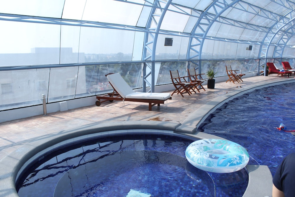 Rooftop pool