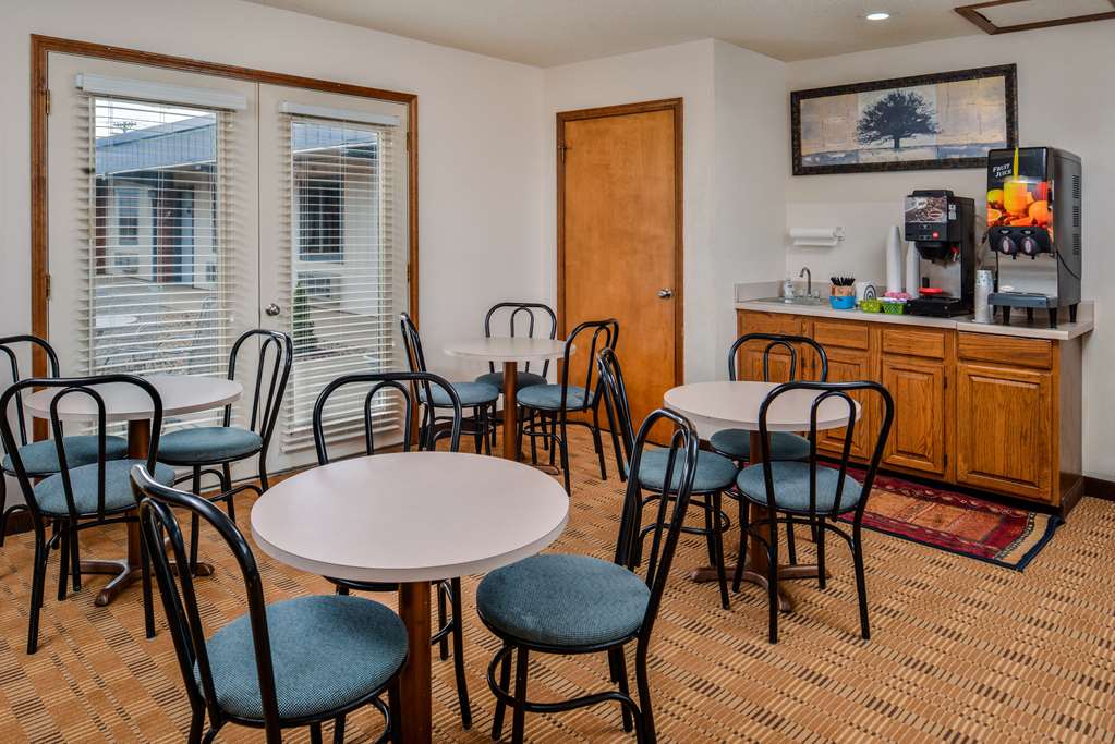 Americas Best Value Inn Ellsworth - photo 23