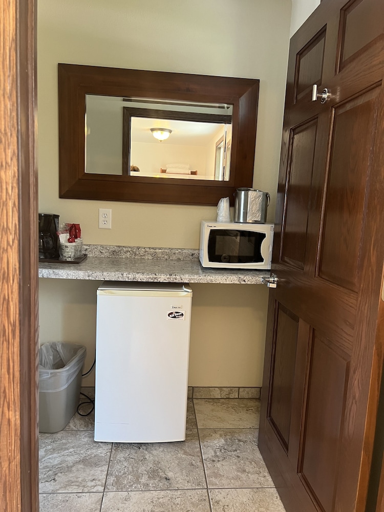 All Star Inn & Suites - photo 100