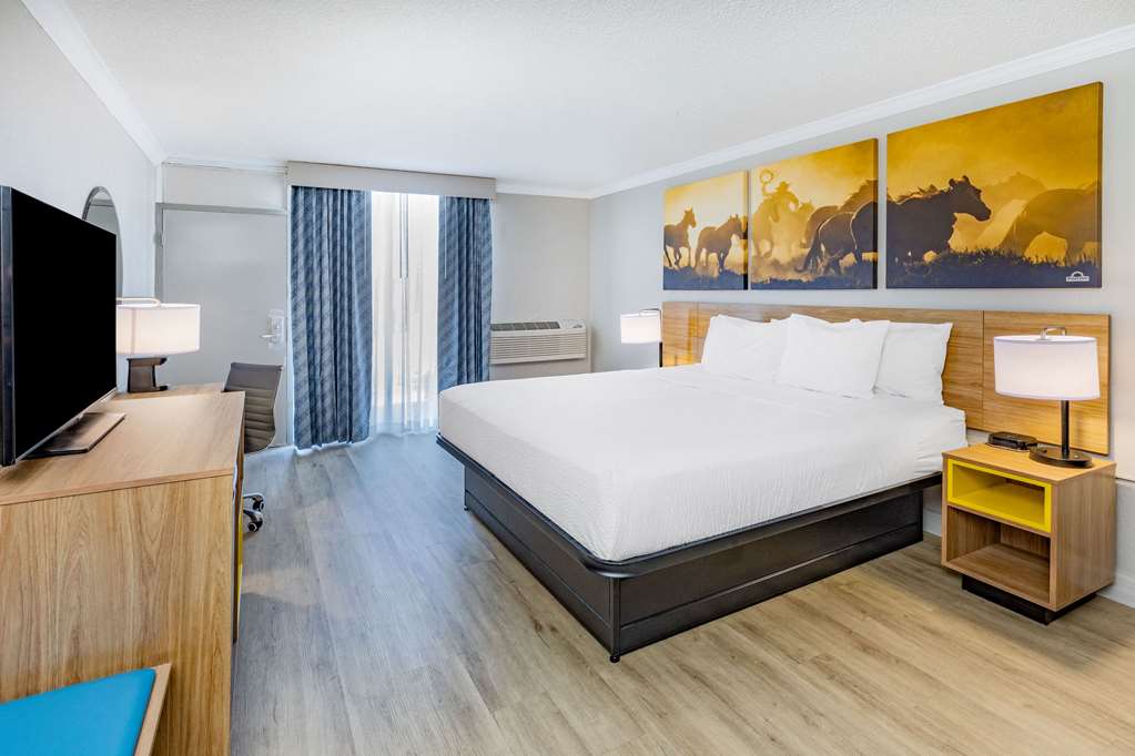 Days Inn by Wyndham Del Rio - photo 42