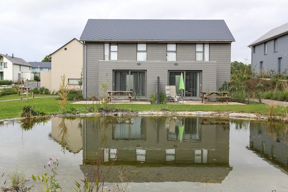 Lakeside Bliss Retreat — hotel in Froidchapelle