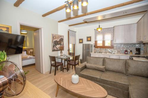 Casa Kastropolis — 4-Star Luxury Hotel in Ioannina, Greece