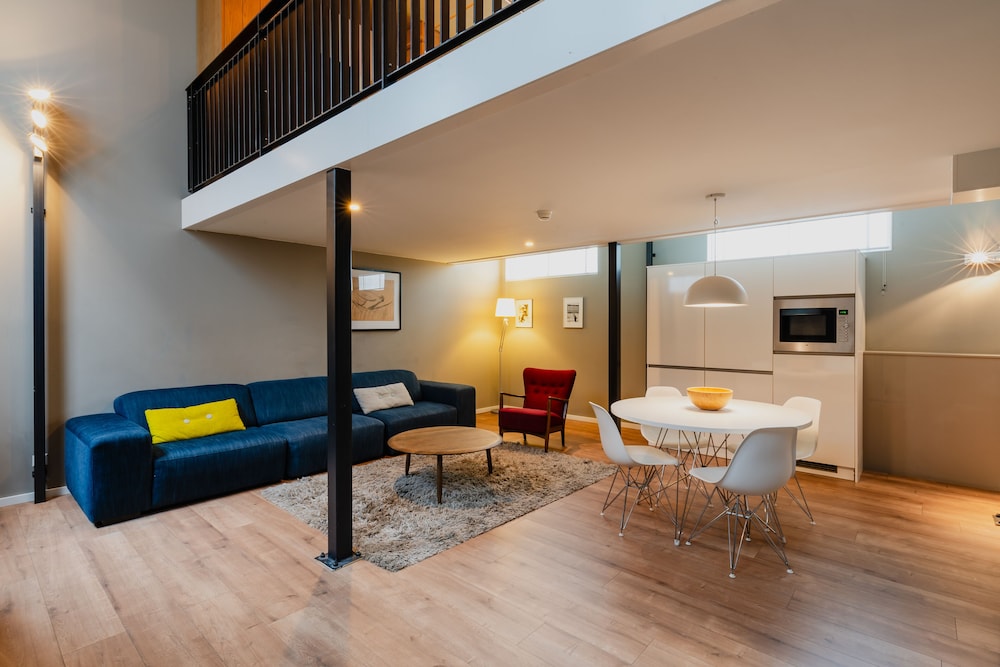 Apartments De Hallen — 4-Star Luxury Hotel in Amsterdam, Netherlands