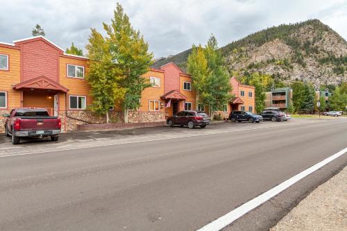 Frisco 8 Townhomes #4 by Great Western Lodging in Frisco, United States