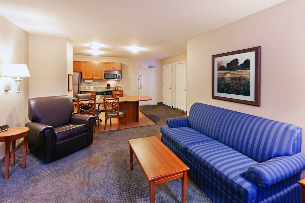 Candlewood Suites El Paso North by IHG - photo 19