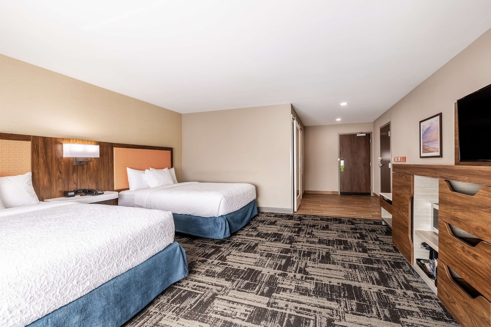 Hampton Inn & Suites Benton Harbor - photo 7