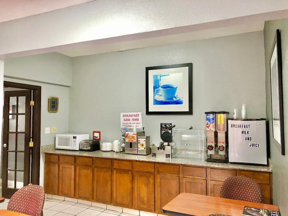Americas Best Value Inn & Suites Yukon Oklahoma City - photo 17