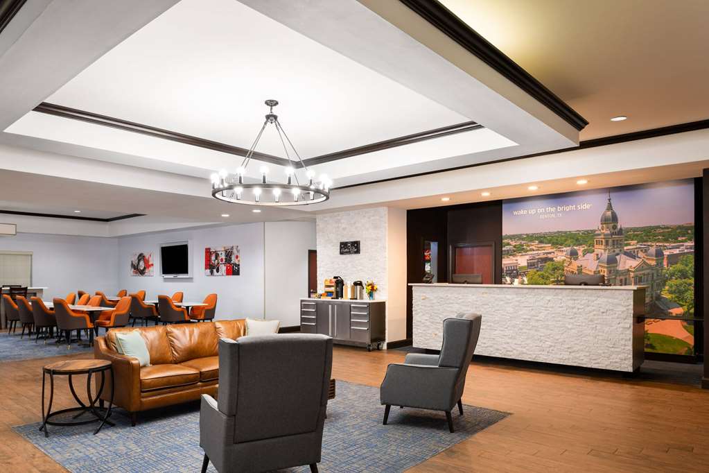La Quinta Inn & Suites by Wyndham Denton University Drive - photo 6