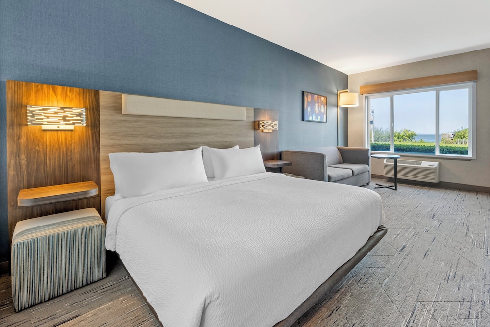 Holiday Inn Express & Suites Astoria by IHG - photo 12