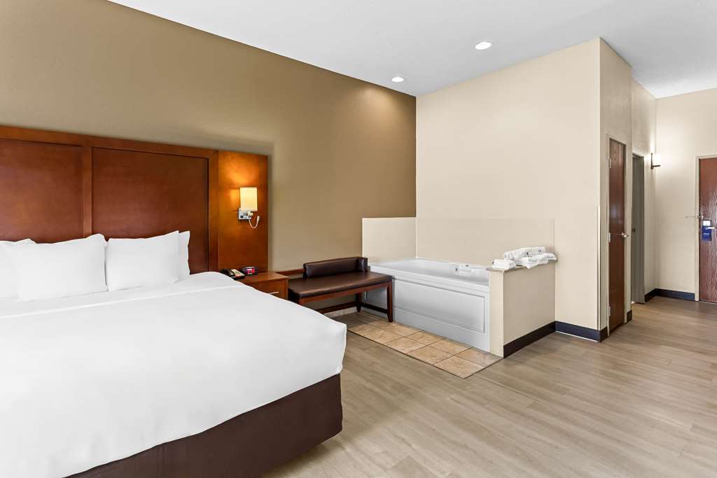 Comfort Suites Grayslake near Libertyville North - photo 26