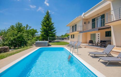 Holiday Home Cista Velika With Outdoor Swimming Pool 311 — 4-Star Luxury Hotel in Cista Provo, Croatia