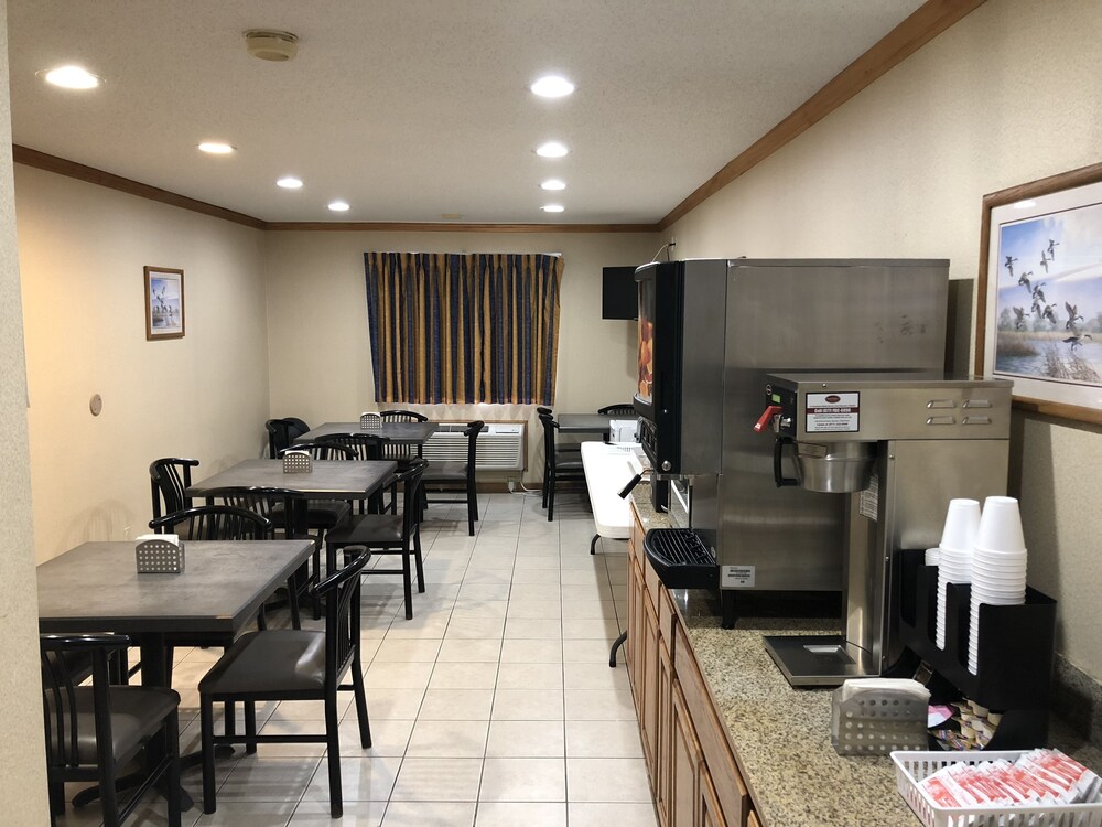 Denison Inn & Suites - photo 44