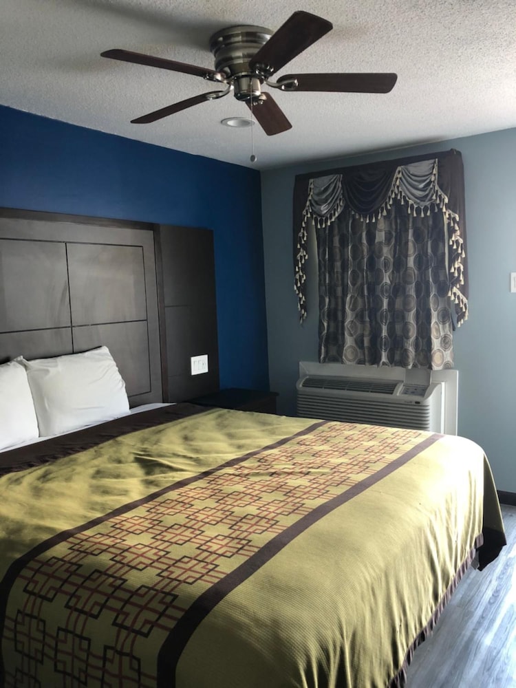 Star Light Inn - photo 24