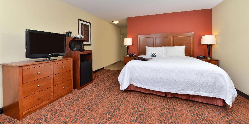 Hampton Inn Ottumwa - photo 34