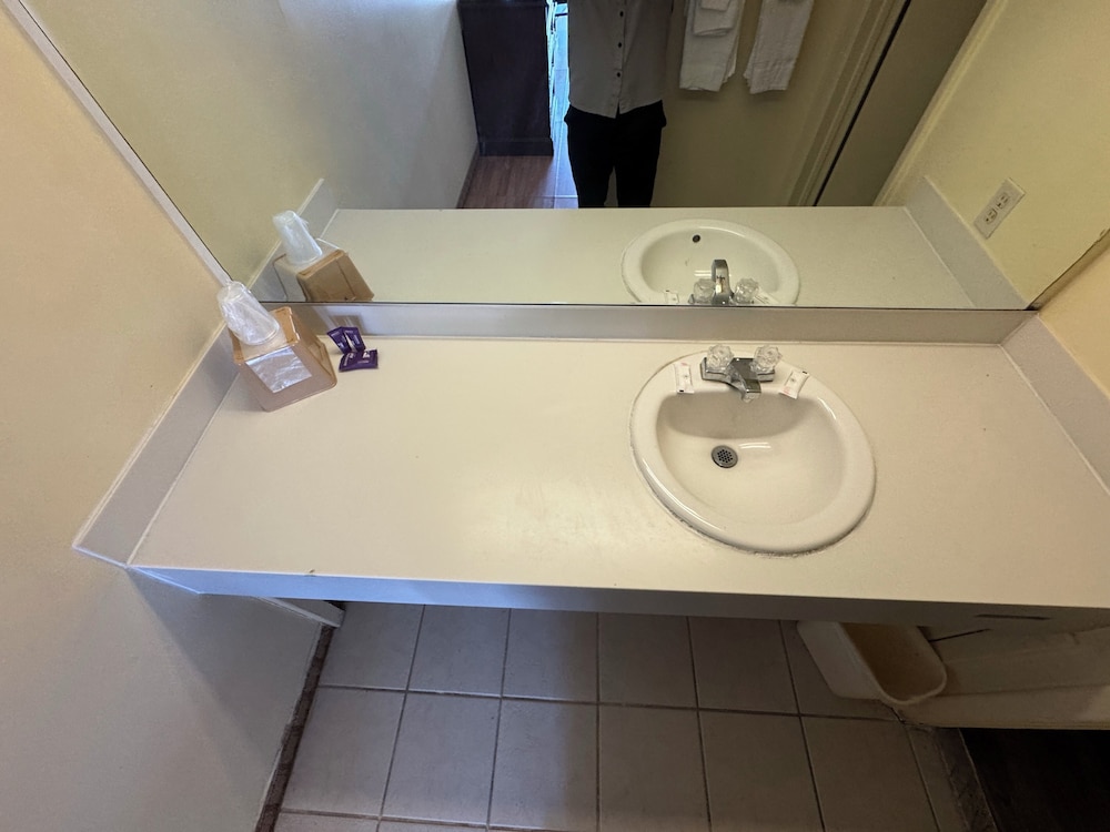Knights Inn Selma - photo 41
