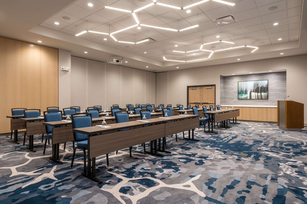 Hilton Garden Inn Boston Canton - photo 37