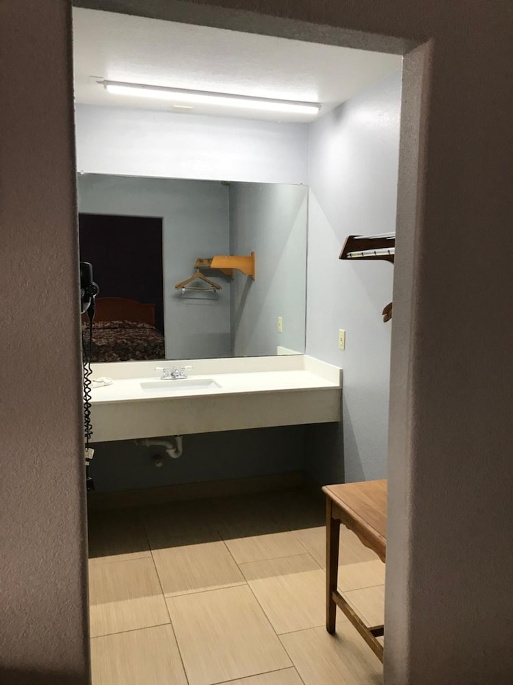 Texas Inn Airport McAllen - photo 27