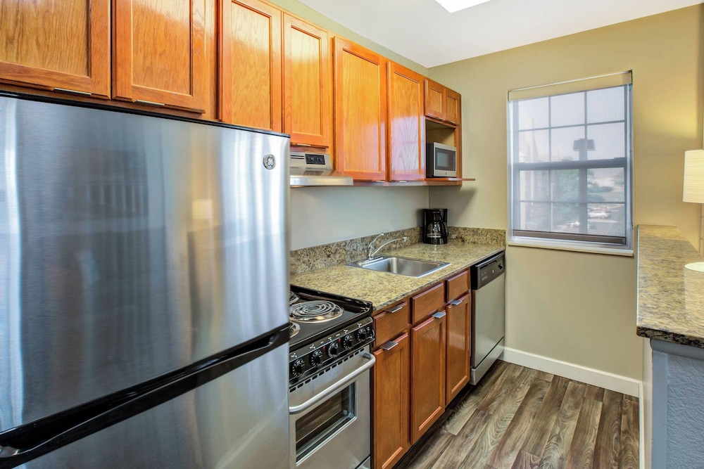Towneplace Suites By Marriott Detroit Livonia - photo 13