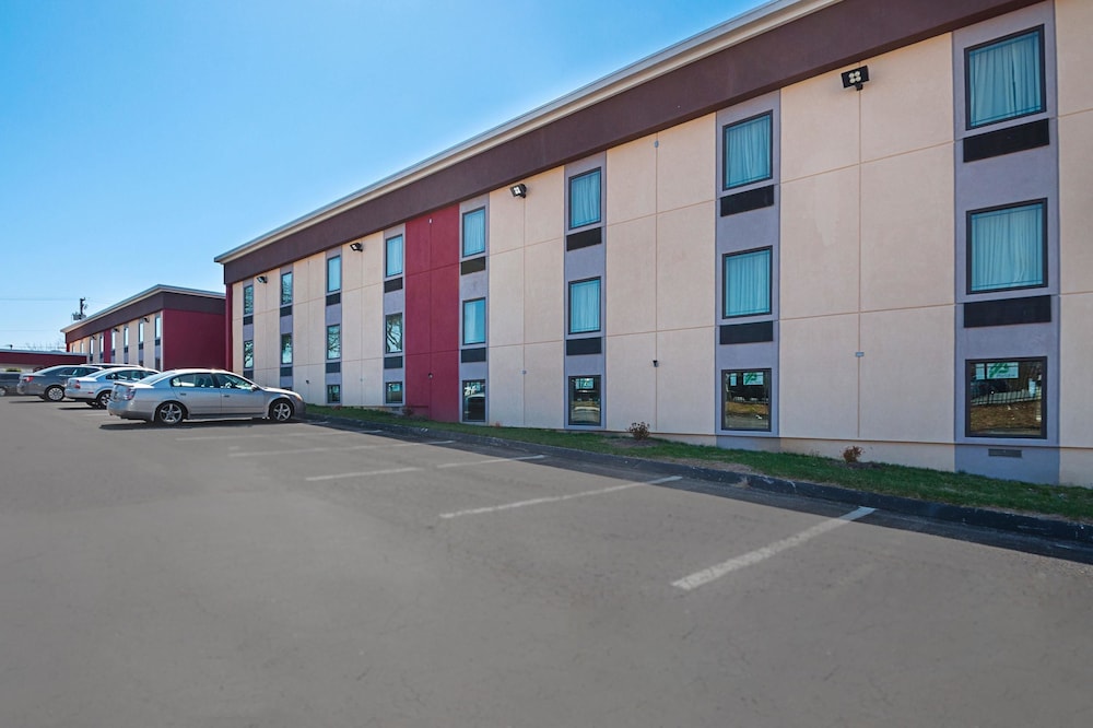 Quality Inn Near Pimlico Racetrack - photo 38