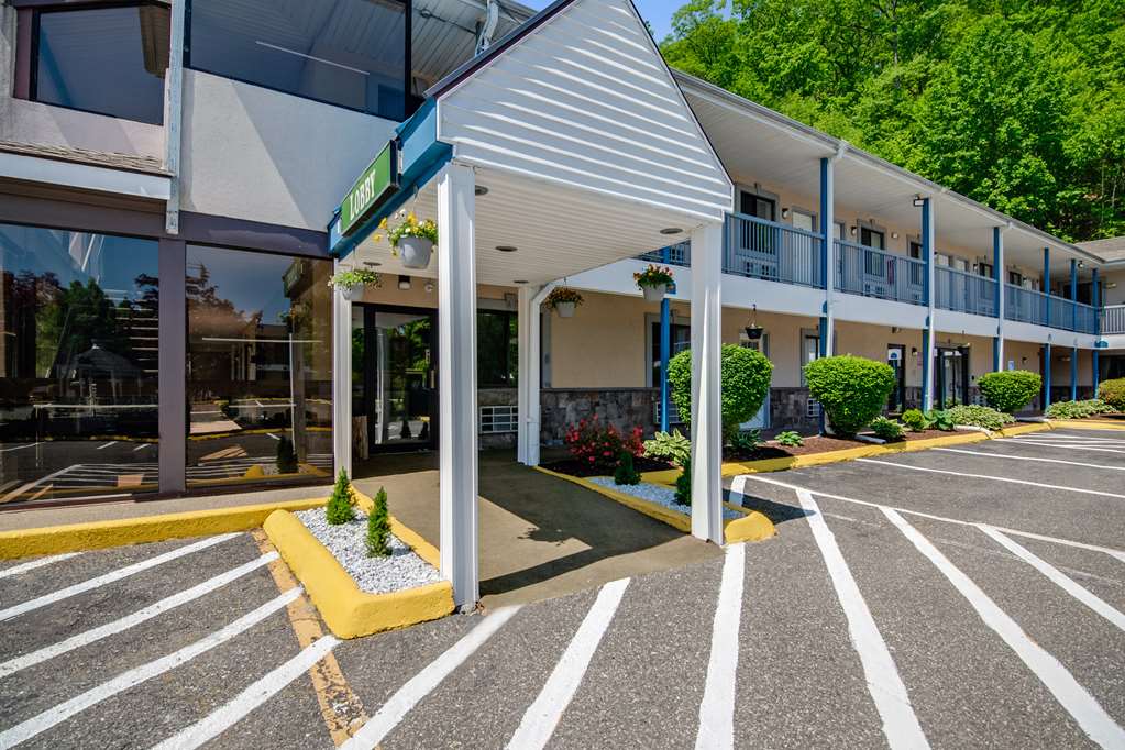 Americas Best Value Inn Torrington CT - photo 2