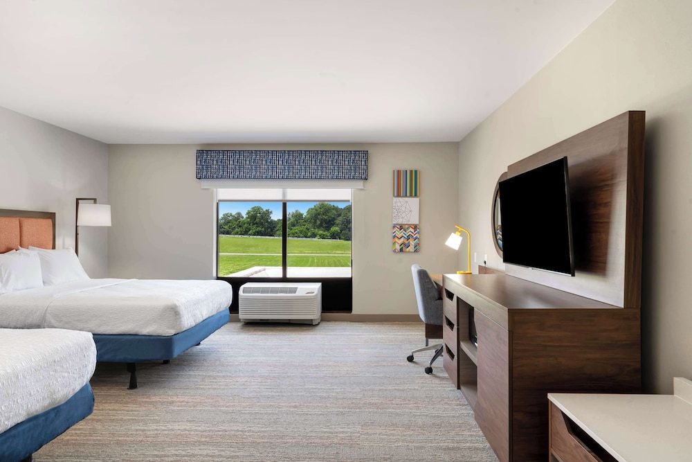 Hampton Inn Milford - photo 14