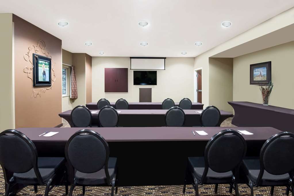 Microtel Inn & Suites by Wyndham Sidney - photo 15