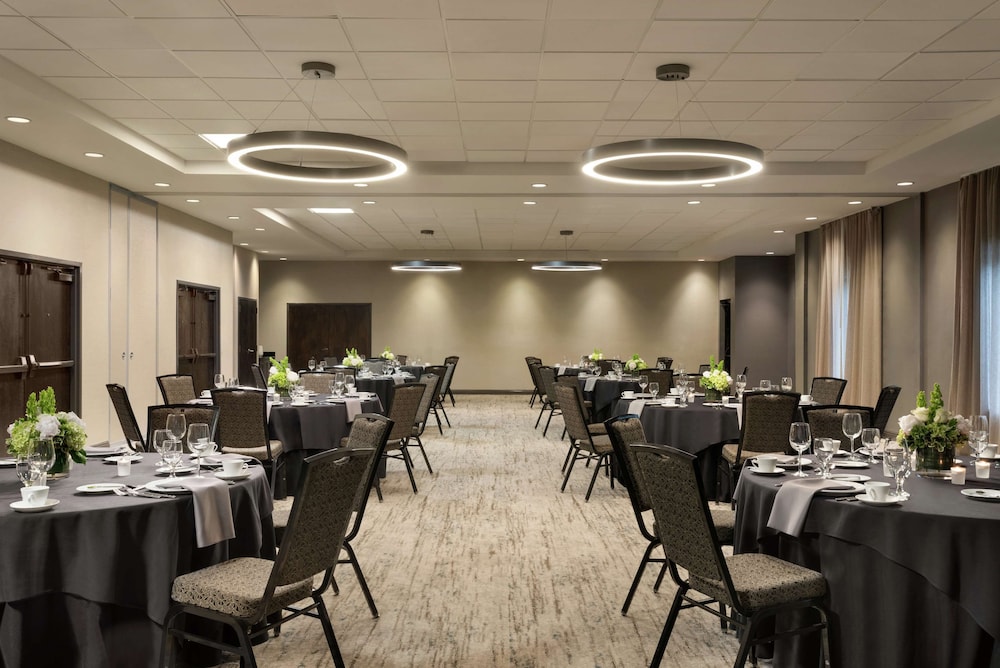 Embassy Suites by Hilton Atlanta Alpharetta - photo 32