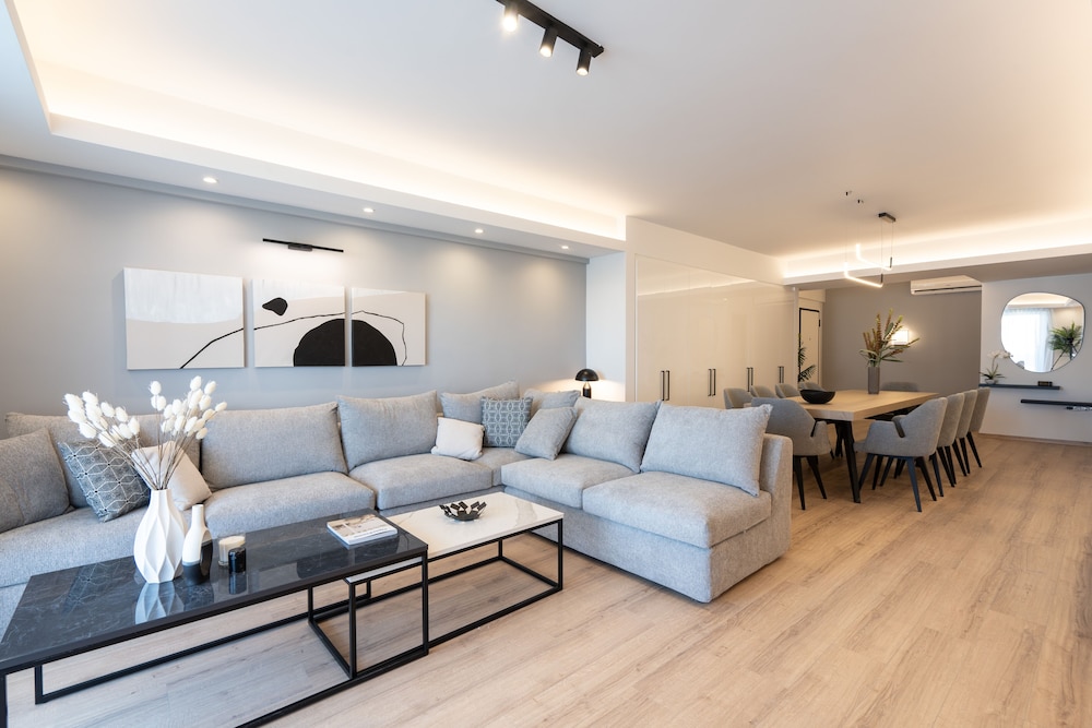 Luxury 4 Bedrooms Apartment Near Flisvos Marina — 4-Star Luxury Hotel in Piraeus, Greece