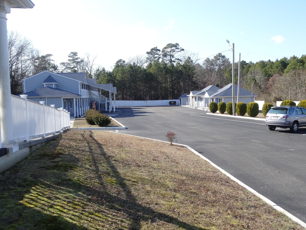 Village Inn and Suites - photo 38