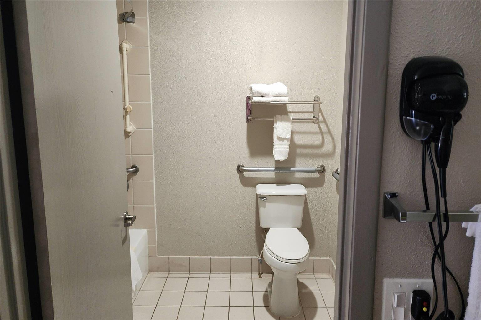 Days Inn by Wyndham Seguin TX - photo 32