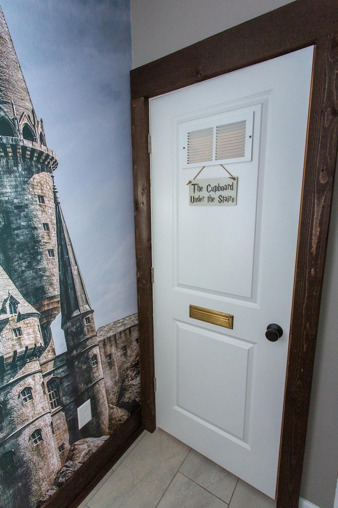 Magical Muggle Mansion Pool & Spa Sleeps 23 - photo 29