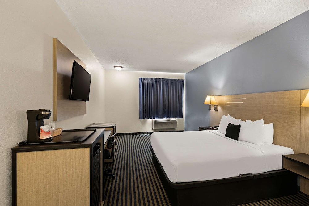 Red Lion Inn & Suites Gretna - photo 10