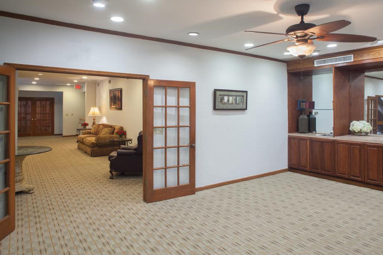 Cloverleaf Suites - photo 9