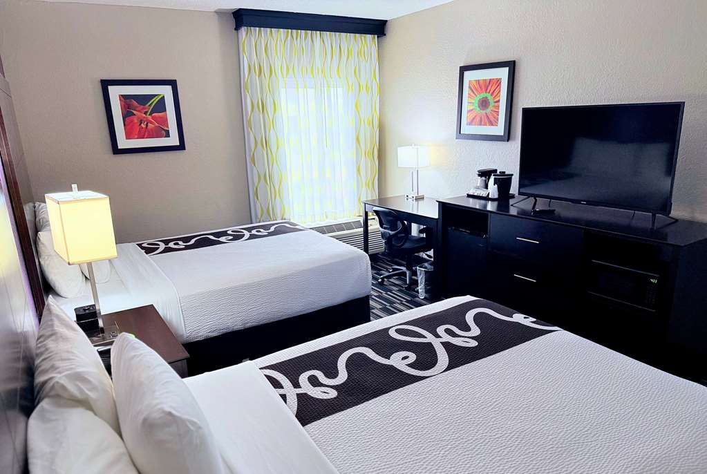 La Quinta Inn & Suites by Wyndham Orlando Universal area - photo 22