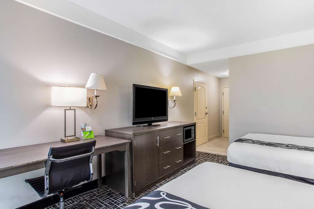 La Quinta Inn & Suites by Wyndham Fultondale Birmingham N - photo 13