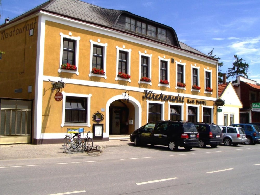 Weinhotel Kirchenwirt — Gols
