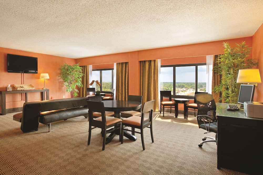 DoubleTree by Hilton Springfield - photo 37