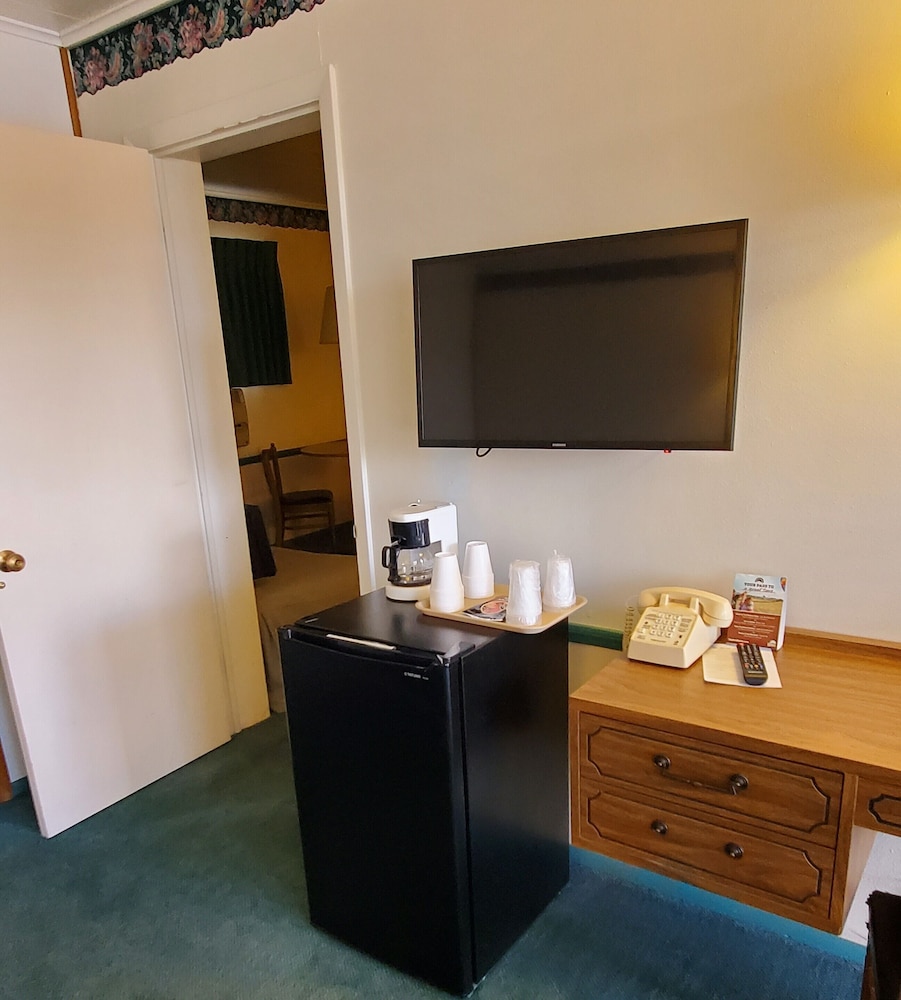 Robin Hood Motel - photo 15