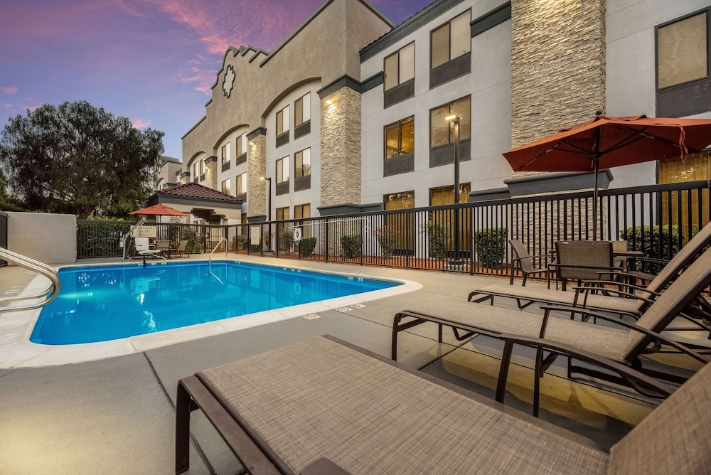 Hampton Inn Oakland Hayward - photo 33