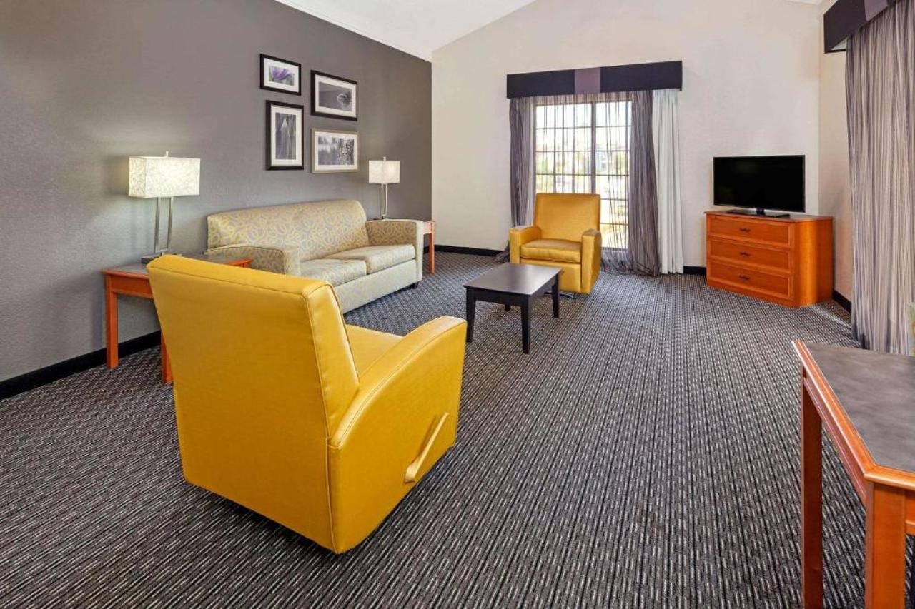 La Quinta Inn Ventura - photo 17