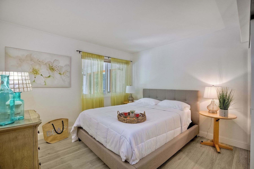 Serene Coastal Home Sleeps 8 1 Mile From Beach — Encinitas — photo 4
